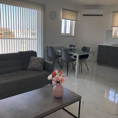 Bugibba Sunrise View Modern Apartment セント・ポールズ・ベイ エクステリア 写真