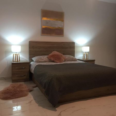 Bugibba Sunrise View Modern Apartment セント・ポールズ・ベイ エクステリア 写真