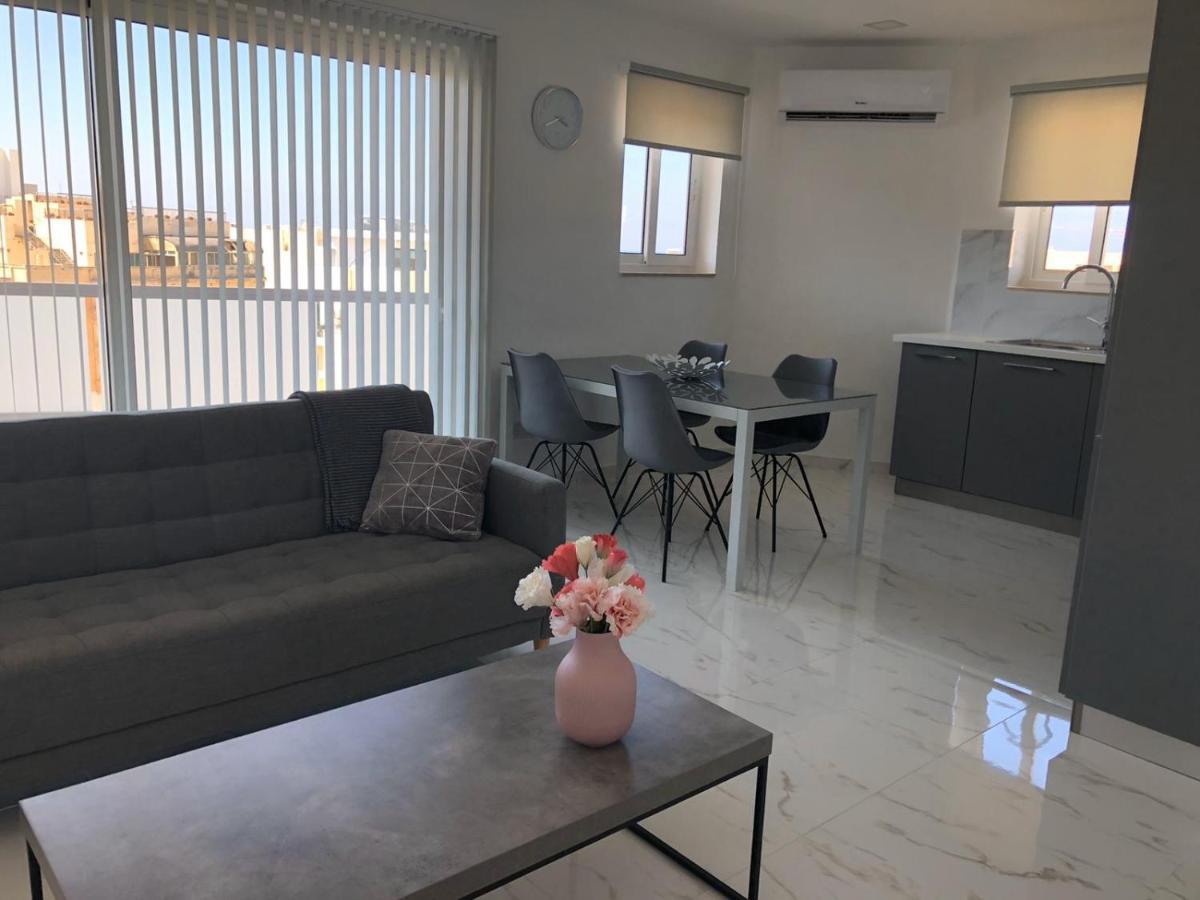 Bugibba Sunrise View Modern Apartment セント・ポールズ・ベイ エクステリア 写真